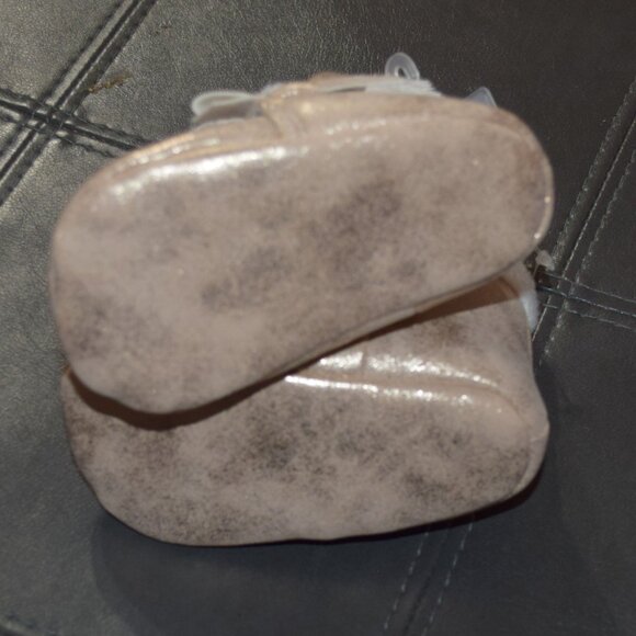 New! Child of Mine bY CARTER'S 3-6M Gold Sparkle Faux Fur Lined Boots Booties - Picture 5 of 5